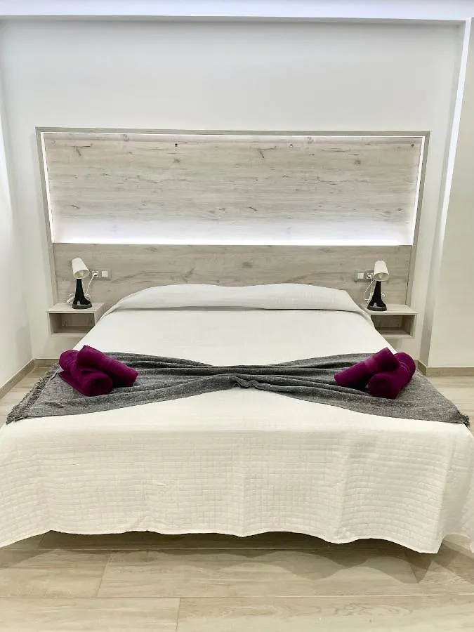 Island Suites Arona  Daire