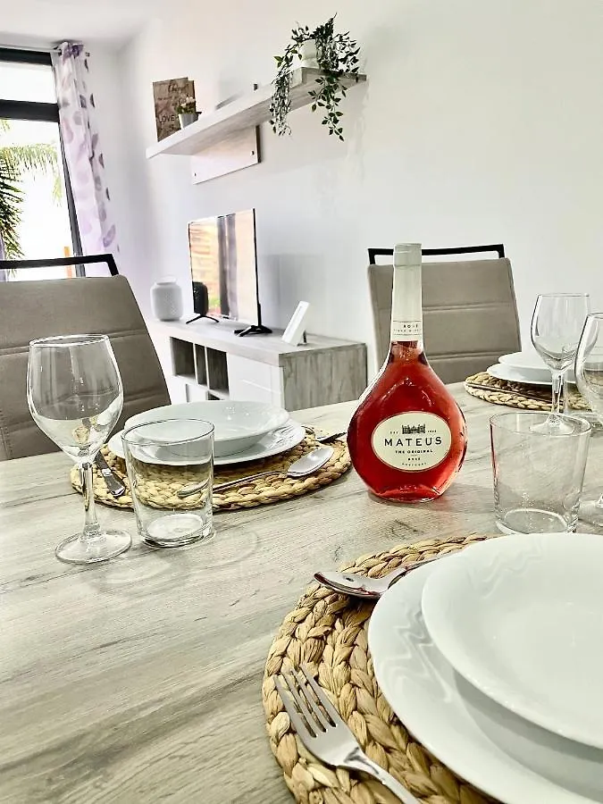 Daire Island Suites Arona